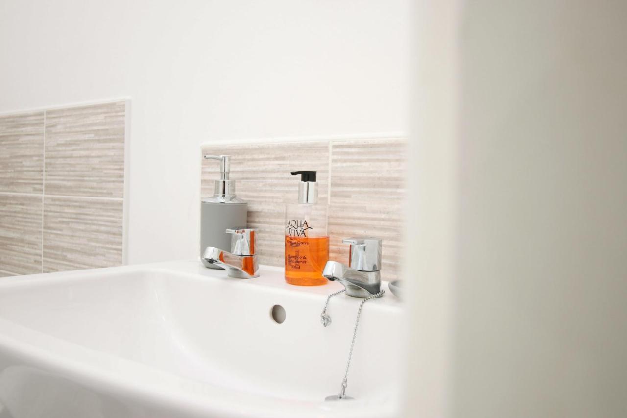 Beachview By Mia Living Close To Beach, Free Parking, Modern 2 Bedroom Apartment 배리 외부 사진